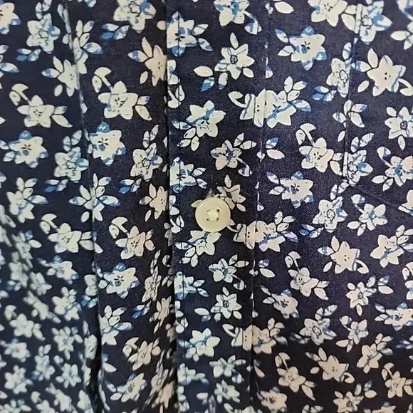 American Eagle Outfitters men's floral classic fit button-up. Size small - Picture 3 of 7